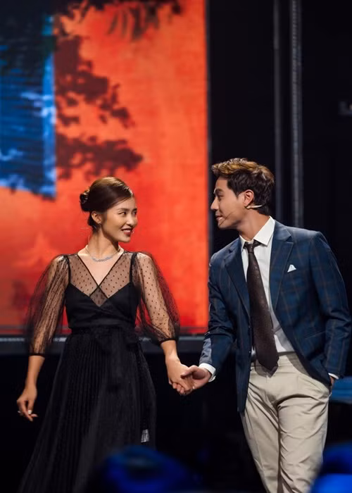 Cả hai còn tương tác ăn ý trên sân khấu VTV Awards. Ảnh: Tiền Phong