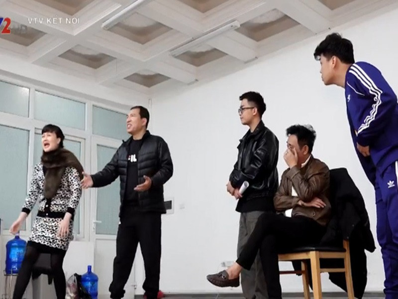 Phía Xuân Bắc trả lời trên Giao thông về tin đồn vắng mặt ở Táo Quân: "Có một câu của Nam Tào trong Táo Quân đã nói rất rõ và rất hay: “Nghe xôn xao, rì rào thì đến chỗ rì rào, xôn xao mà hỏi”, sao lại hỏi tôi? Tôi không có câu trả lời cho tin đồn này". Ảnh: Vietnamnet