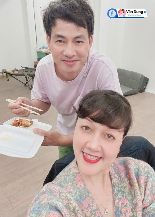 Động thái của Vân Dung gây chú ý khi mới đây, rộ tin đồn Xuân Bắc vắng mặt ở Táo Quân 2022. Ảnh: FB Vân Dung