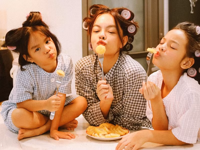 Hai con gái ngày càng đáng yêu của Phạm Quỳnh Anh Hai con gai ngay cang dang yeu cua Pham Quynh Anh