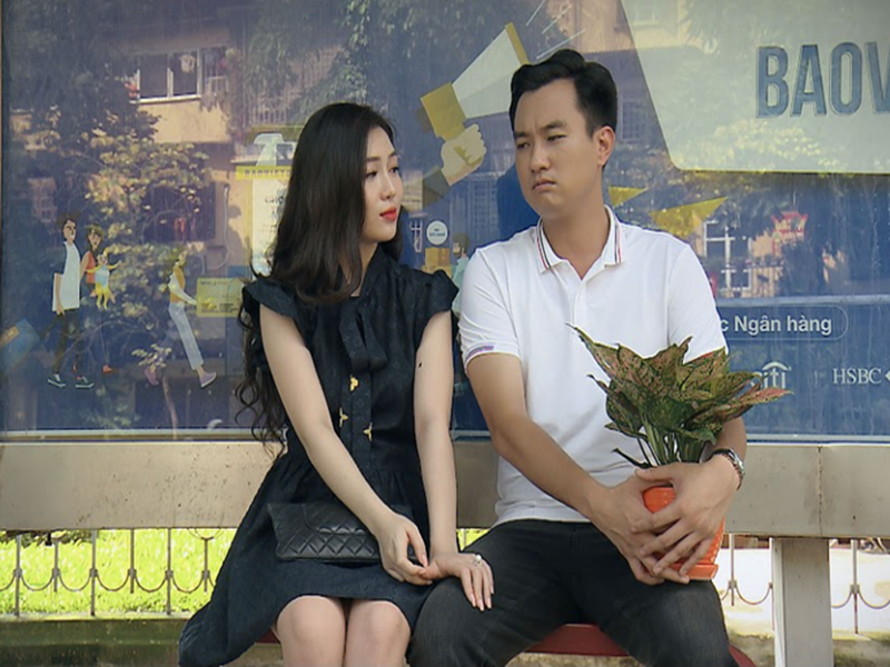 “Phố trong làng” tạm dừng phát sóng từ ngày 3/1/2022. Đạo diễn Nguyễn Mai Hiền cho biết, đoàn phim tạm ngưng quay vì diễn biến phức tạp của dịch COVID-19 tại Hà Nội. Ảnh: Người lao động