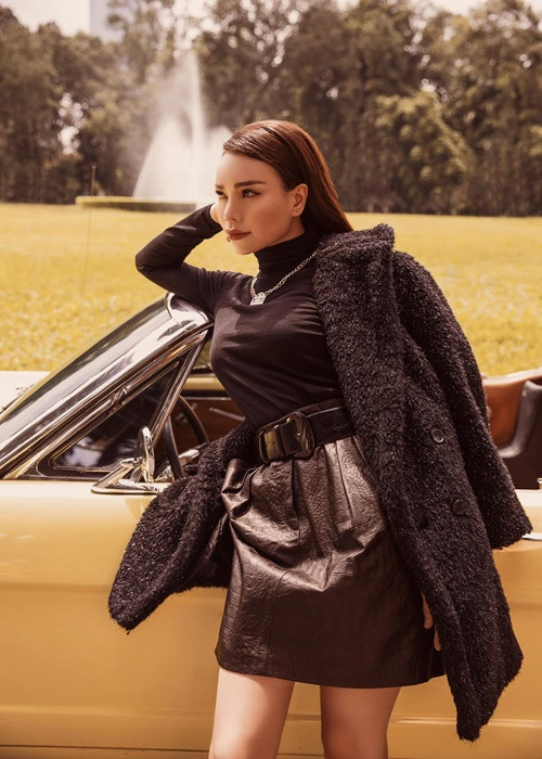 Trà Ngọc Hằng khẳng định, khi thắc mắc với đạo diễn, phía những người thực hiện cho biết sẽ cắt cảnh. “Tôi hoàn toàn tin vào đạo diễn và luôn nghĩ đây là hãng bánh có uy tín sẽ không có vấn đề gì. Và cuối cùng mọi việc là như vậy”, nữ người mẫu chia sẻ trên Dân Trí. Ảnh: FB Trà Ngọc Hằng