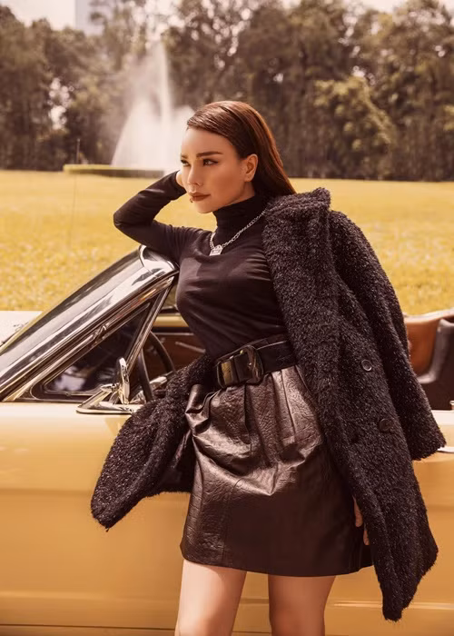 Trà Ngọc Hằng khẳng định, khi thắc mắc với đạo diễn, phía những người thực hiện cho biết sẽ cắt cảnh. “Tôi hoàn toàn tin vào đạo diễn và luôn nghĩ đây là hãng bánh có uy tín sẽ không có vấn đề gì. Và cuối cùng mọi việc là như vậy”, nữ người mẫu chia sẻ trên Dân Trí. Ảnh: FB Trà Ngọc Hằng