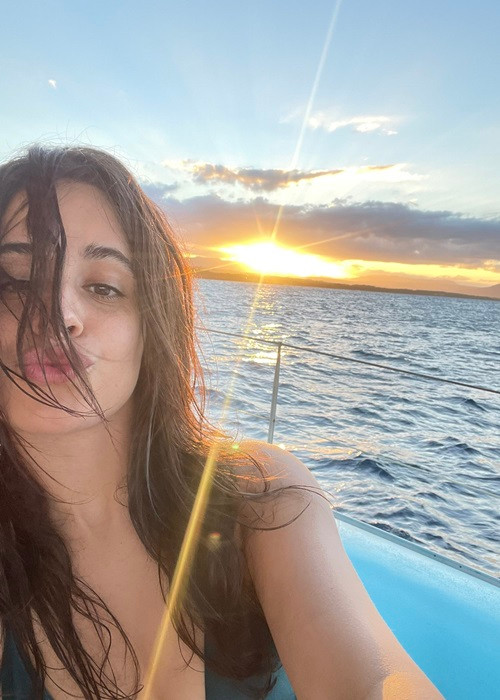 Chủ nhân của bản hit “Senorita” Camila Cabello chia sẻ, cô sẽ gửi đến người hâm mộ một album trong năm 2022.