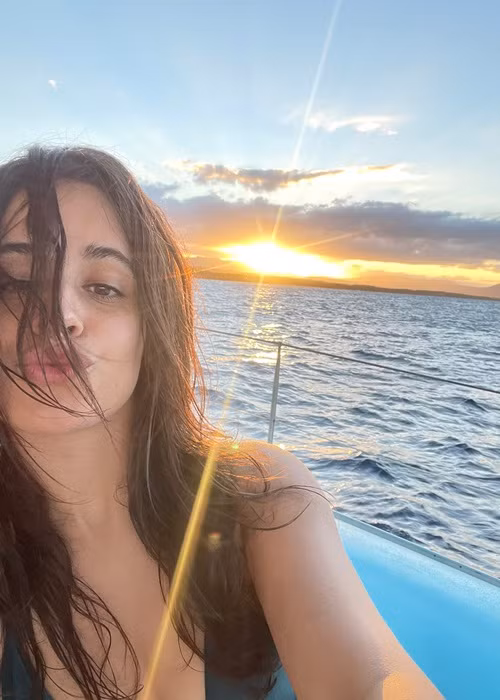 Chủ nhân của bản hit “Senorita” Camila Cabello chia sẻ, cô sẽ gửi đến người hâm mộ một album trong năm 2022.