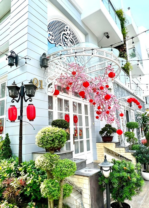 Người mẫu Thúy Hạnh là một trong những sao Việt trang trí nhà đón Tết Nguyên đán 2022.