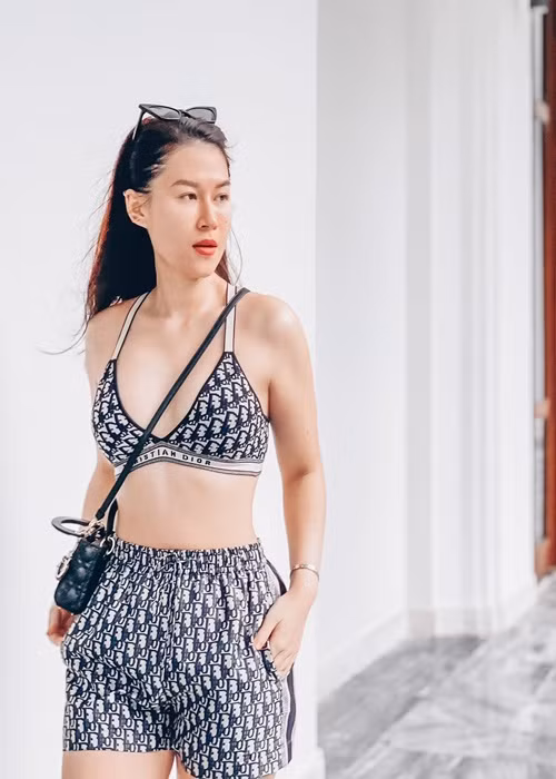 Nữ diễn viên cho hay: “Trong suốt quãng thời gian tìm cách giảm cân, Tâm đã thử rất nhiều cách. Uống thuốc, nhịn ăn, làm máy này kia đến mức tím bầm 2 cánh tay”.