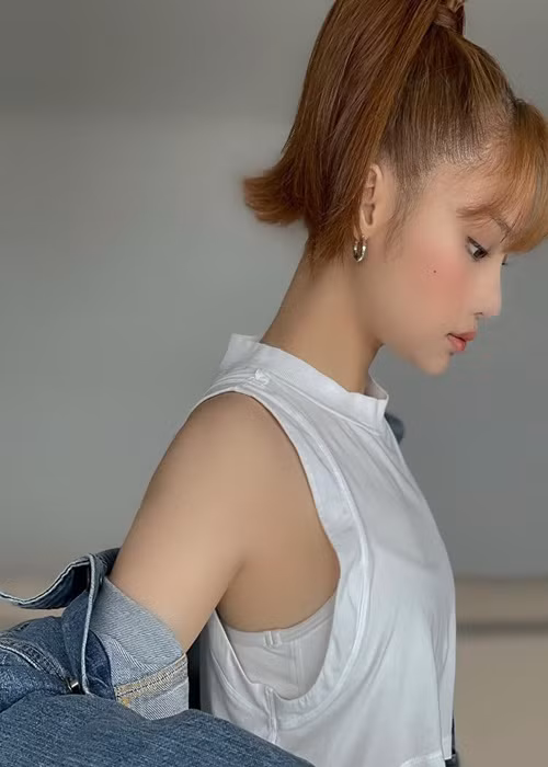 Nữ ca sĩ kể lại: "Nặng đến mức không thở được và không thể đứng dậy được, nói chung là tệ lắm”.