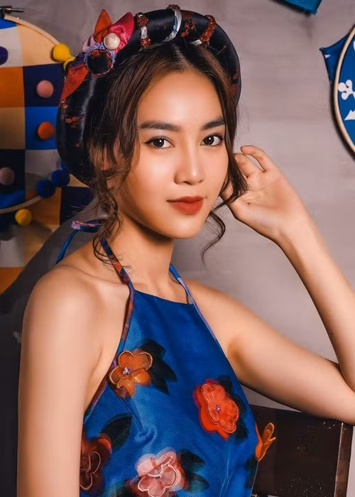 Lan Ngọc từng nhịn ăn cả buổi trưa và buổi tối, thay vào đó, khi mệt sẽ uống nước ngọt để nạp năng lượng. Từng có thời gian, cô qua Singapore chữa bệnh loét dạ dày.