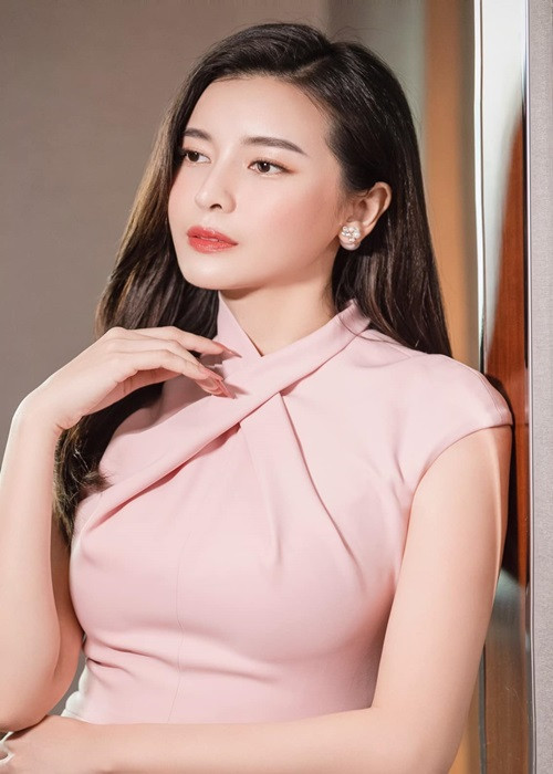 Cao Thái Hà cũng giảm cân sai cách. Nữ diễn viên uống nước và sữa cầm hơi trong ba ngày để mặc vừa một bộ váy cưới cho show thời trang mà cô đảm nhận vị trí first-face.