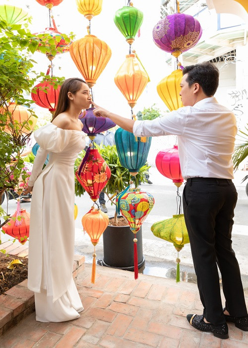 Sau khi lập gia đình, Nhã Phương lui về hậu trường để sinh con và chăm sóc con gái. Cô chỉ trở lại phim trường khi con gái cứng cáp.