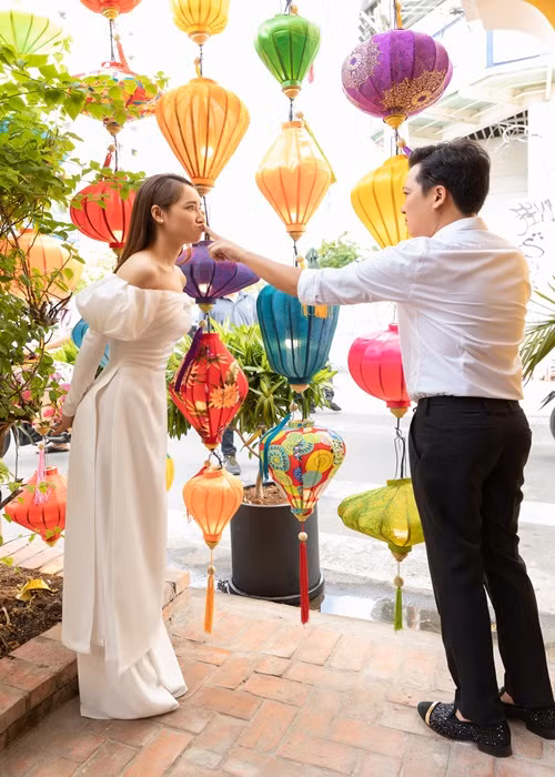 Sau khi lập gia đình, Nhã Phương lui về hậu trường để sinh con và chăm sóc con gái. Cô chỉ trở lại phim trường khi con gái cứng cáp.