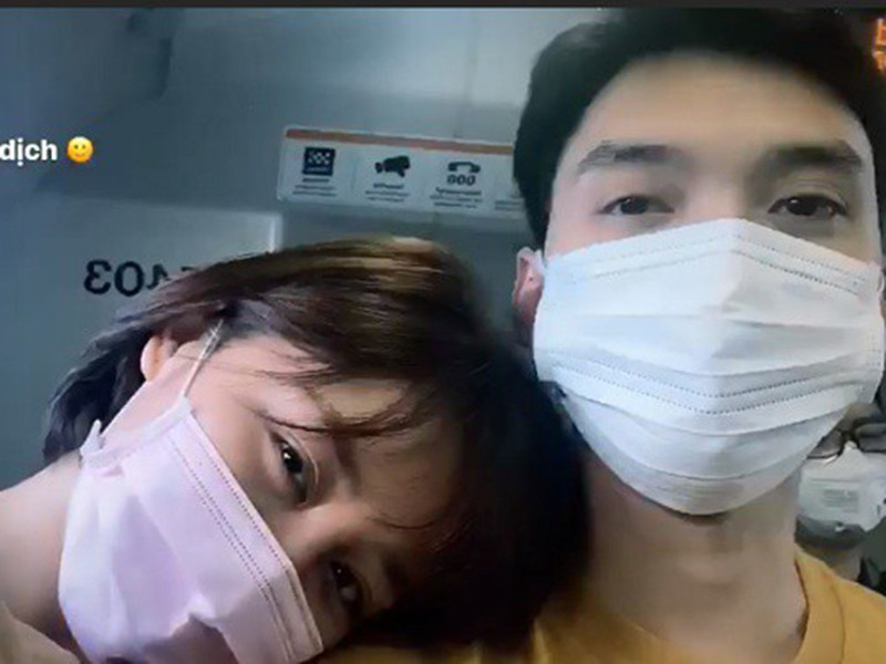 Khi gặp biến cố vào năm 2019, Văn Mai Hương vẫn có bạn trai bên cạnh để chia sẻ, đồng hành. Khoảng từ giữa năm 2020 đến nay, nữ ca sĩ gần như không còn úp mở bên nửa kia. Ảnh: FB Văn Mai Hương