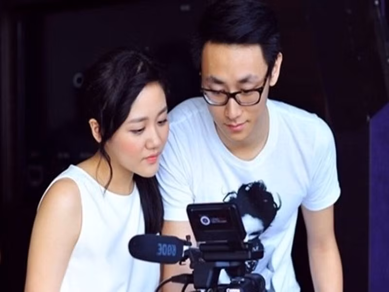 Sau khi chia tay Lê Hiếu, Văn Mai Hương vướng nghi vấn yêu Rocker Nguyễn vì thường xuyên xuất hiện thân thiết bên nam ca sĩ. Văn Mai Hương cho biết cô và Rocker Nguyễn có một tình bạn đặc biệt. Còn về phía Rocker Nguyễn, anh luôn né tránh nhắc đến Văn Mai Hương. Ảnh: Yan