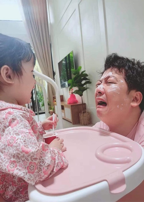 Trường Giang từng cho biết, việc để cho khán giả biết mặt con hay không thì cần phải tôn trọng quyết định của con sau này.