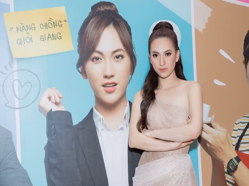 Phương Anh Đào cũng là diễn viên tài năng. Cô từng đóng cặp với “ông hoàng phòng vé” Thái Hòa trong bộ phim điện ảnh “Chàng vợ của em”.