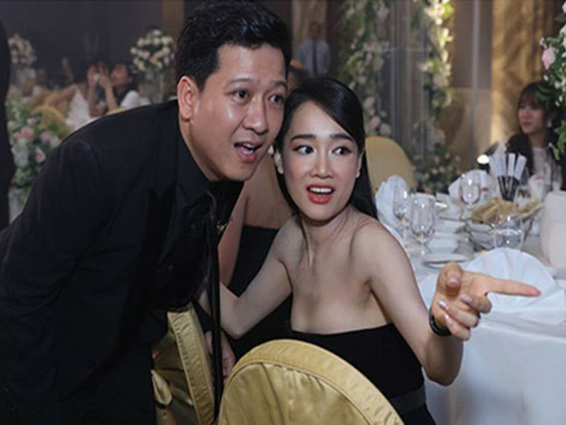 Vòng một từ căng đầy đến lép kẹp của Nhã Phương - Hình 2 Vong mot tu cang day den lep kep cua Nha Phuong-Hinh-2