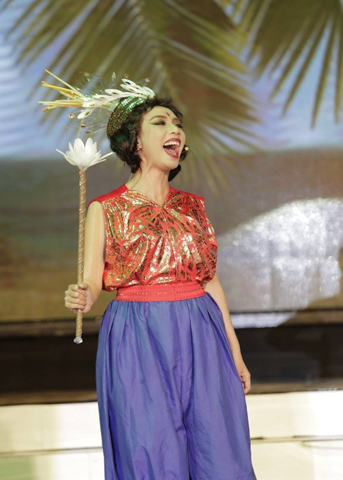 Nghệ sĩ Minh Nhí là thầy giáo của Thu Trang. Anh định hướng cho cô theo con đường hài kịch.