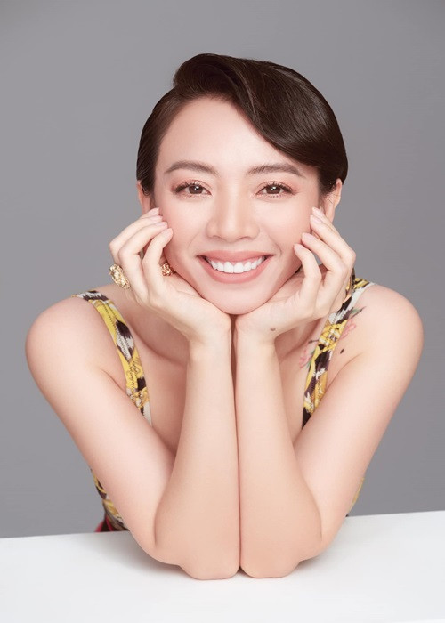 Được nhiều khán giả yêu thích, diễn viên Thu Trang cũng đắt show quảng cáo. Có tin đồn cô có cát sê quảng cáo 120 triệu đồng để quay review, mỗi tháng sử dụng hình ảnh phải trả thêm 45 triệu.