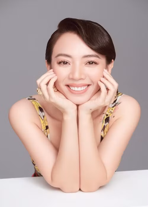 Được nhiều khán giả yêu thích, diễn viên Thu Trang cũng đắt show quảng cáo. Có tin đồn cô có cát sê quảng cáo 120 triệu đồng để quay review, mỗi tháng sử dụng hình ảnh phải trả thêm 45 triệu.