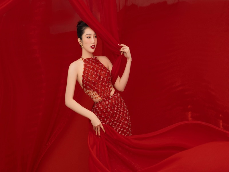 Về tin đồn né tránh Trương Thế Vinh vào 1-2 năm trước, Thúy Ngân giải thích, cô và Trương Thế Vinh vào lúc đó đều có người yêu nên hạn chế tiếp xúc để tránh nửa kia của mình phải bận tâm.