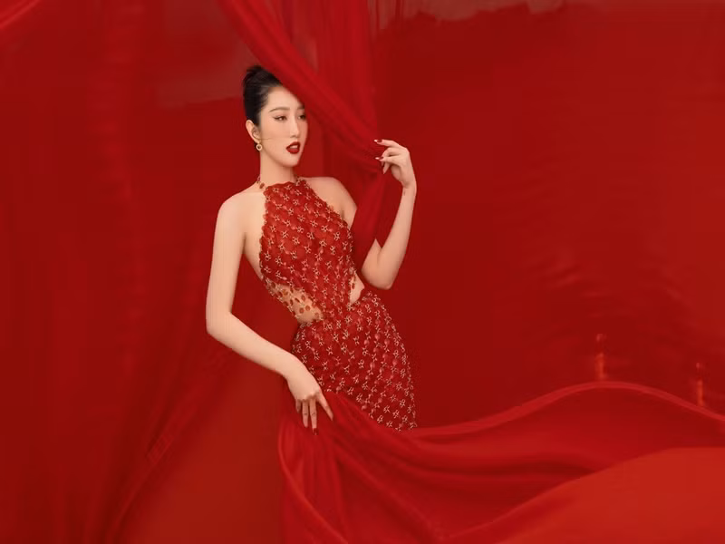 Về tin đồn né tránh Trương Thế Vinh vào 1-2 năm trước, Thúy Ngân giải thích, cô và Trương Thế Vinh vào lúc đó đều có người yêu nên hạn chế tiếp xúc để tránh nửa kia của mình phải bận tâm.