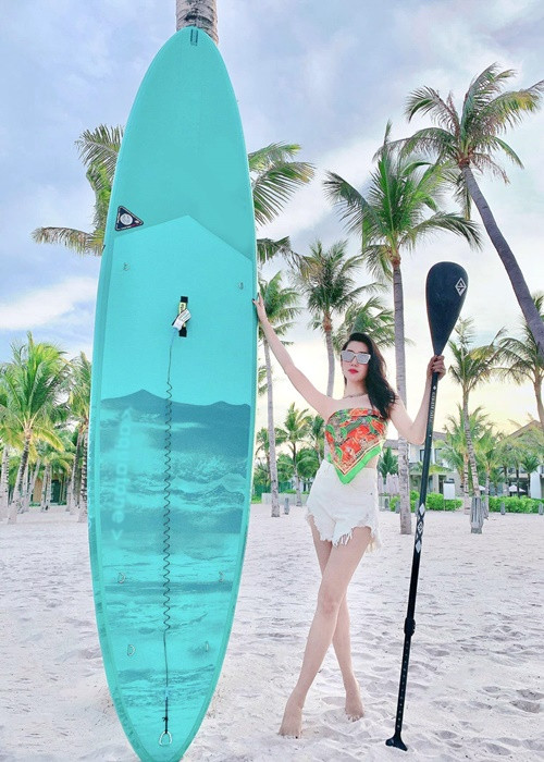 Theo một clip hậu trường Running Man Vietnam mùa 2, Thúy Ngân gặp sự cố bị thương ở mũi. Trước loạt câu hỏi của Jun Phạm và Karik: "Em có làm mũi không?", "Mũi thiệt hả?", Thúy Ngân trả lời: "Em không sửa. Mũi thiệt".