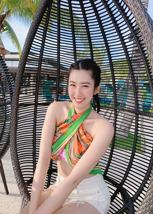 Thúy Ngân từng chia sẻ: “Ngân không lên án phẫu thuật thẩm mỹ nếu điều đó giúp bạn tự tin hơn, nhưng bản thân Ngân thì không hề can thiệp thẩm mỹ, tất cả đường nét của Ngân là tự nhiên".