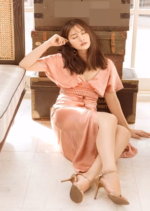 Trang phục của Ngọc Lan khi đóng phim là áo bà ba, đồ bộ. Cô cũng ít phải son phấn. Ảnh: Dân Trí