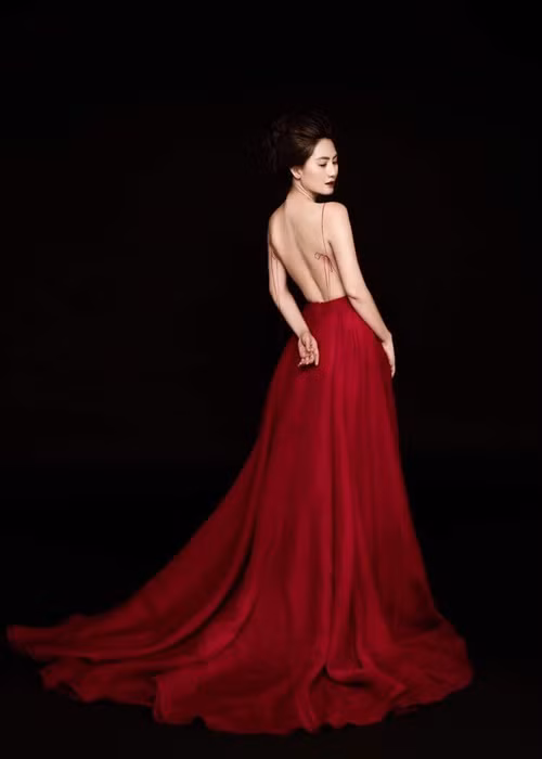 "Kiều nữ" Ngọc Lan tự tin diện trang phục hở táo bạo. Ảnh: FBNV