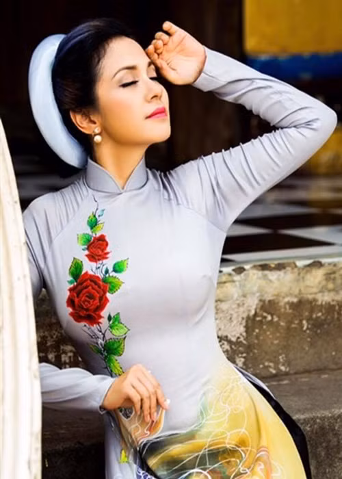 Thông tin Việt Trinh giải nghệ ở tuổi 50 khiến không ít khán giả tiếc nuối. Ảnh: FB Việt Trinh