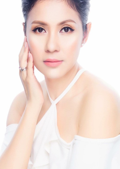 Trở lại làng giải trí, Việt Trinh chuyển từ đóng phim sang làm đạo diễn. Năm 2011, cô làm đạo diễn cho bộ phim truyền hình "Trở về". Năm 2012, Việt Trinh làm phần 2 của phim. Ảnh: FB Việt Trinh