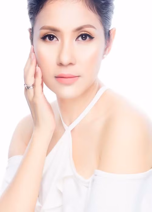 Trở lại làng giải trí, Việt Trinh chuyển từ đóng phim sang làm đạo diễn. Năm 2011, cô làm đạo diễn cho bộ phim truyền hình "Trở về". Năm 2012, Việt Trinh làm phần 2 của phim. Ảnh: FB Việt Trinh