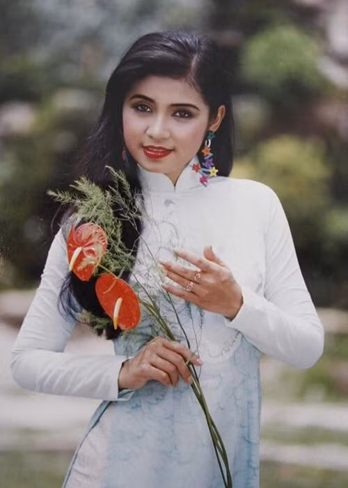 Nhiều người hâm mộ cất giữ hình ảnh Việt Trinh thập niên 90 khi làm người mẫu ảnh. Ảnh: Zing