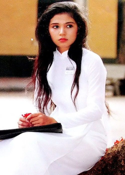 Ngoài “Người đẹp Tây Đô”, Việt Trinh còn đóng “Lệnh truy nã", "Nước mắt học trò", "Sân ga tình yêu", "Sương gió biên thùy”. Thập niên 90, cô trở thành ngôi sao hàng đầu của màn ảnh Việt. Ảnh: Lao động