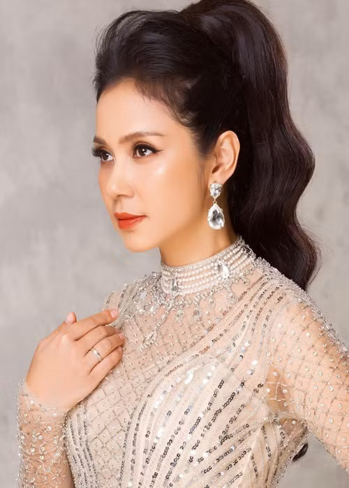 Nữ diễn viên tránh xa mọi ồn ào, thị phi trong những năm trở lại đây. Ảnh: FB Việt Trinh