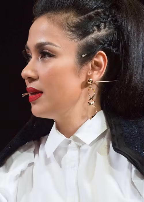 Khi nhớ lại hết những người mình đã từng gây tội, Việt Trinh gọi điện cho từng người để xin lỗi. Ảnh: FB Việt Trinh