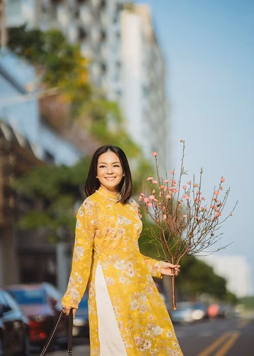  Chung Vũ Thanh Uyên sinh năm 1976, là Á hậu 2 cuộc thi Hoa hậu Áo dài 1995.