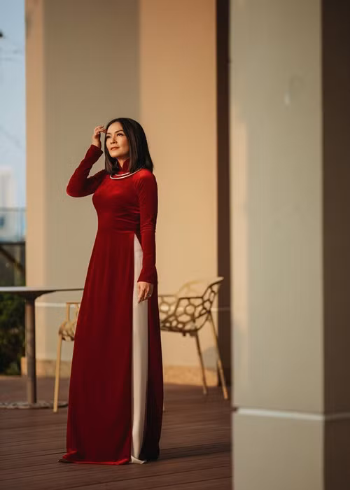 Cô làm vợ một doanh nhân Singapore từ năm 2001 nhưng phải 6 năm sau, Thanh Uyên mới tổ chức đám cưới.