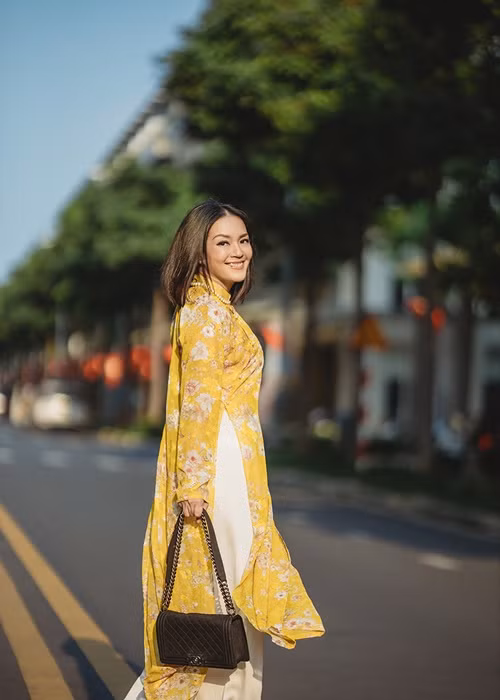 Sau cuộc thi nhan sắc, Thanh Uyên trở thành một người mẫu nổi tiếng của làng mẫu Việt.