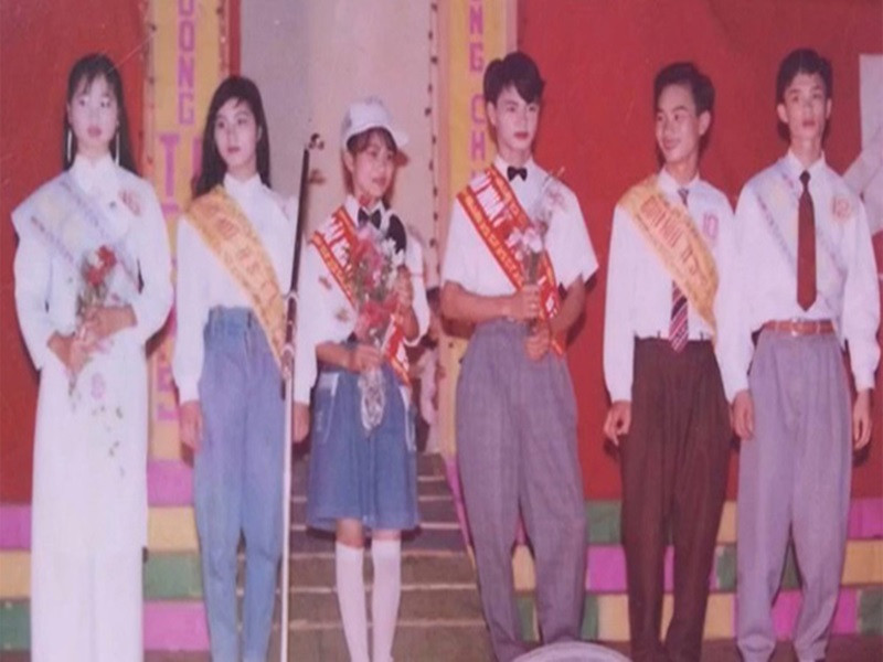 Xuân Bắc trang điểm đậm khi thi nam sinh thanh lịch. Ảnh: Dân Việt