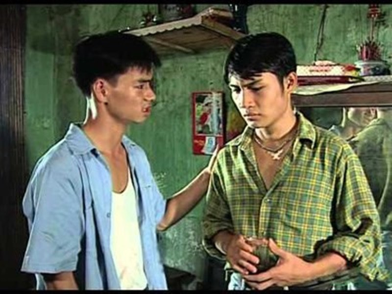 Xuân Bắc trông gầy gò khi đóng "Sóng ở đáy sông" năm 2000. Ảnh: VTV