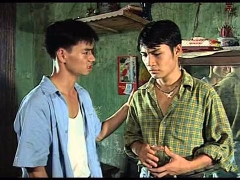 Xuân Bắc trông gầy gò khi đóng "Sóng ở đáy sông" năm 2000. Ảnh: VTV