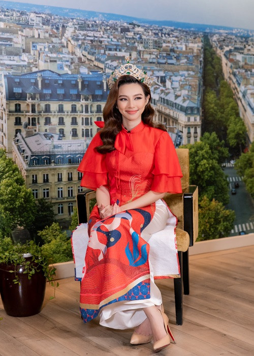 Hoa hậu Hòa bình Quốc tế 2021 lựa chọn trang phục áo dài tông màu rực rỡ.