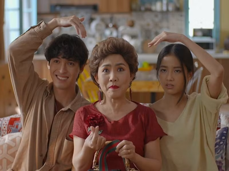 Anh Thơ là diễn viên khá quen mặt với khán giả truyền hình. Cô từng vào vai Hoan trong “11 tháng 5 ngày”, Đồng trong “Nhà trọ Balanha”, Út trong “Cả một đời ân oán”.