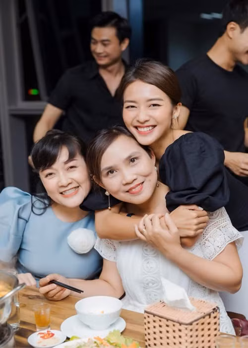 Vân Dung và Anh Thơ có mối quan hệ khá thân thiết. Ảnh: FBNV