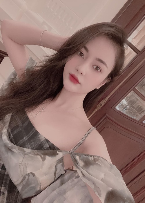 Cô từng đóng Đào trong "Cô gái nhà người ta", Thiên Nga trong "Hương vị tình thân", Yến trong "Trở về giữa yêu thương". Ảnh: FB Việt Hoa