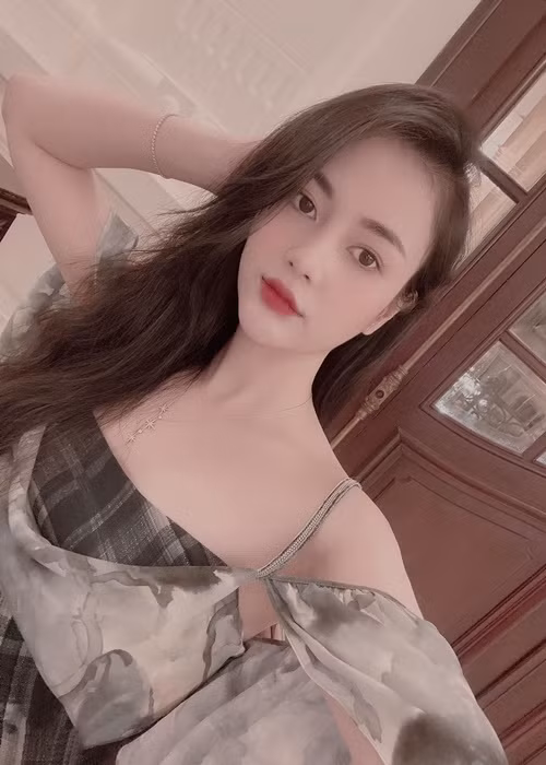 Cô từng đóng Đào trong "Cô gái nhà người ta", Thiên Nga trong "Hương vị tình thân", Yến trong "Trở về giữa yêu thương". Ảnh: FB Việt Hoa