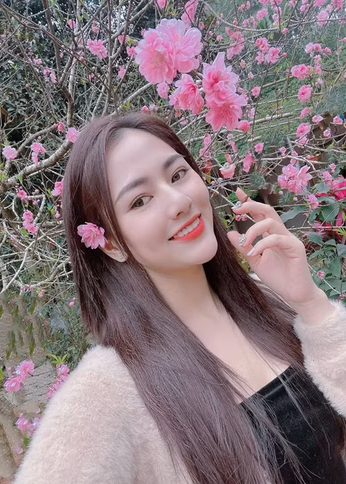 Ngoài đời, nữ diễn viên là người nhút nhát, ít nói. Ảnh: FB Việt Hoa