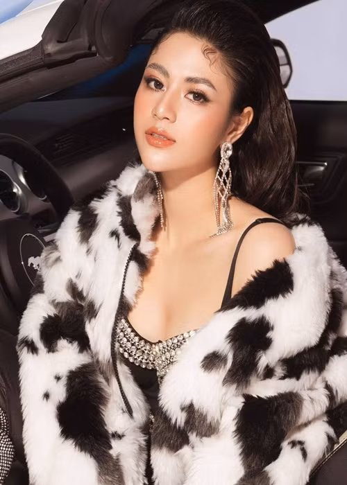 Việt Hoa thường mặc gợi cảm khi chụp ảnh thời trang. Ảnh: FB Việt Hoa